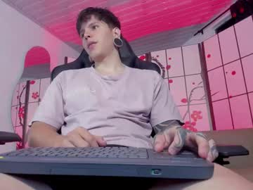 Live cam boy Ian_gray010 – Hot Male Cams