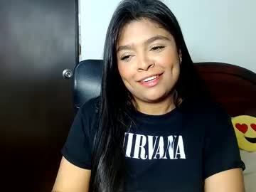 Indica 18 • longnails • 28y • Colombia • public