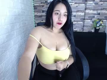 Isabelsaenzxx • pantyhose • 24y • Bogota D.C., Colombia • public
