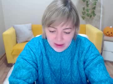 Jennifercollens • feet • 0y • Mazovia, Poland • public