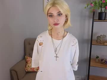 Joan Lipse • shy • 18y • Dreamland • public