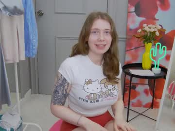 Julia Fique • new • 18y • Next door • public