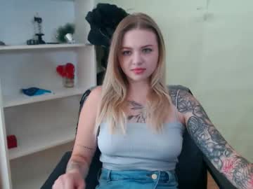 Juliacrazy  • bdsm • 23y • USA • public