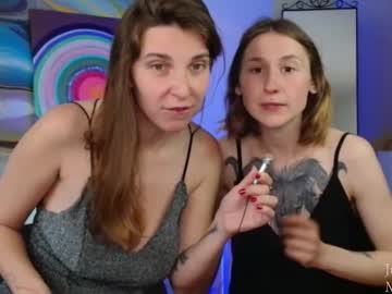 July_selen • couple • europa • public