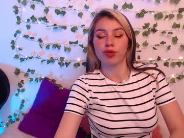 Kamilew • dress • 26y • Colombia • away