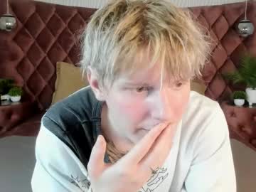 Live cam boy Kevinm1lky, 18 yrs – Hot Male Cams