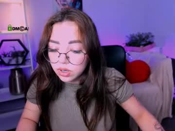 kiki_swan - Live Cam Model Online on Ted's Cam Directory