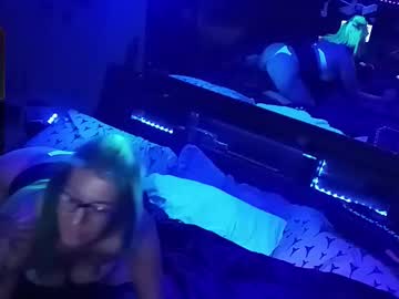 Kikilovespartylights • c2c • 0y • looking in the clouds for my sugar daddy • public