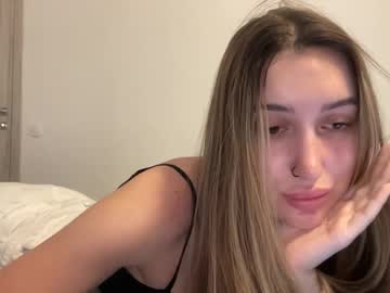 Kikkymoore • bigass • 23y • in your heart <3 • public