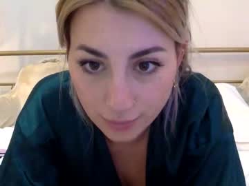 Live Milf Kiragreyfox, 29 yrs – Hot Milf Cams