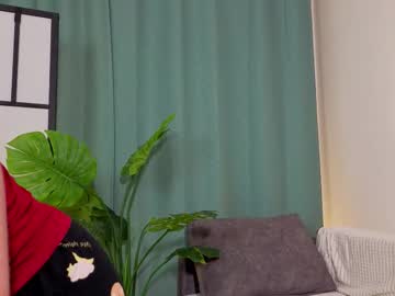 Kristenjaussi • new • 18y • bed... sometimes floor • public