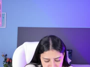 Kylie Reyes • bigboobs • 21y • Colombia. • public