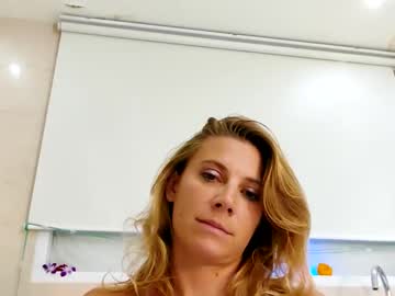 Lailagetsnaked • femdom • 36y • here and now • public