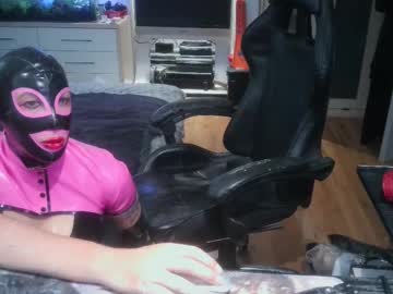 Latexdani • lovense • 35y • Buckinghamshire, United Kingdom • public