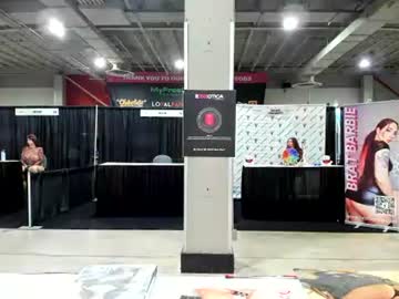 Laurenphillips • milf • 38y • The Land o Misfits • public