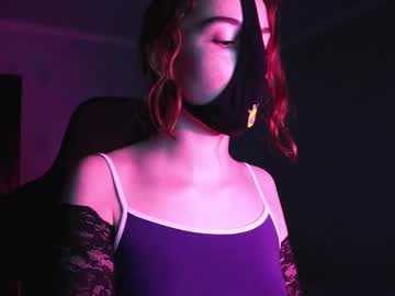 Lavinda Lin • shy • 21y • My room • public