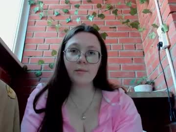 Lily Cheys • nonude • 19y • Riga • public