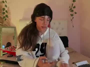 Lily Ice  live cam profile photo — HD — twink — age 22 — In the space lol