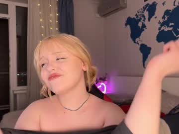 Lisalaas • blonde • 22y • Estonia • public