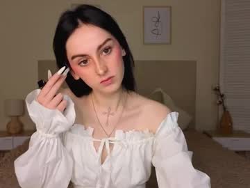 Little Mollee • teen • 0y • disneyland • public