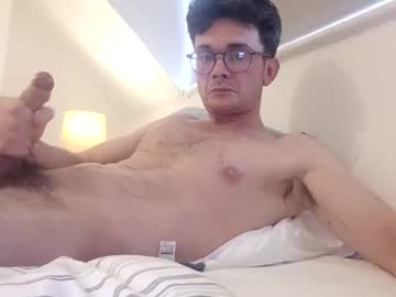 Littlebigdick888 • glasses • 35y • Scotland, United Kingdom • public