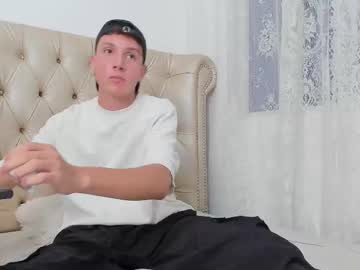 Live cam boy Littledanny_, 18 yrs – Hot Male Cams