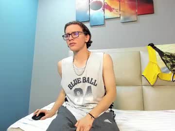 Loganmillerrr • nipples • 0y • Risaralda Department, Colombia • public