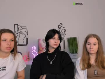 Lola Swon live cam profile photo — HD — feet — age 20 — here