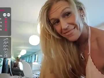 Live Milf Lucyvybes_and_gogert, 32 yrs – Hot Milf Cams