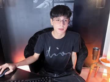 Live cam boy Luixdust1, 18 yrs – Hot Gay Cams