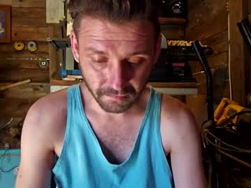 Lukelovesboobs42090 • smoking32y • United States • public