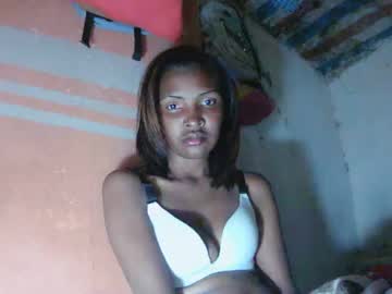 Mariah586 • anal • 23y • Madagascar • public
