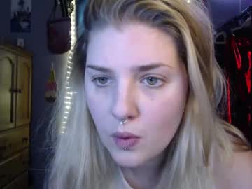 Marigoldrue • horny • 27y • BC, Canada • public