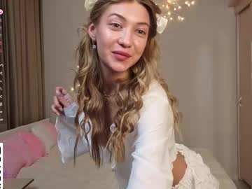 Martina Isseee • teen • 19y • Riga, Latvia • public