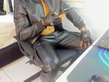 Live cam boy Mastercash_leather – Hot Male Cams