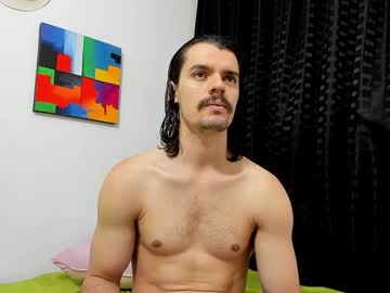 Maxi Styles • muscles • 25y • Here • public