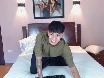 Maxx Heatt • bigcock • 22y • En tu cama • public