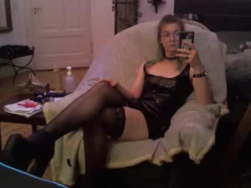 Maxxiedamage • transgirl • 25y • Gernany • public