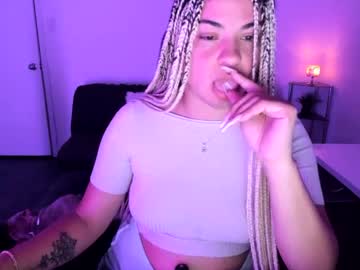 Melaniesaunders • bigass • 26y • Canada • public