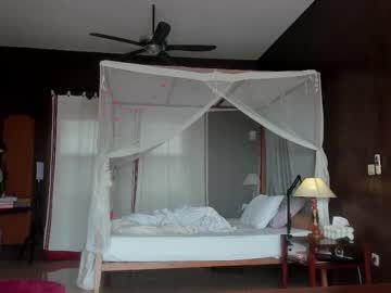 Melissa Yo • nude • 21y • USA • public