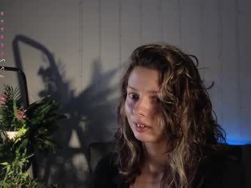 Melodykey_x • tease • next to you • public