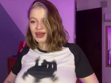 Mia Kamp • curvy • 29y • in your dream • public