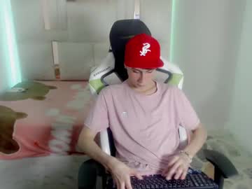 Michael Twinkk • anal • 19y • Colombia • public