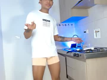 Mike Harvey1 • gay • 22y • Medellin • public