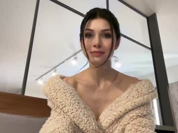 Milla_bella, a 29-year-old Female from paradise, streaming now