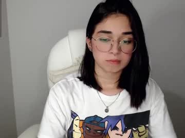 Misha  Sweet  27 • glasses • 25y • El pais de las maravillas • public