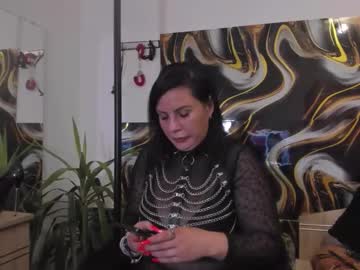 Missaidadevine • joi • 39y • London • public