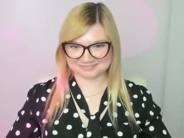 molly_moree - Live Cam Model Online on Ted's Cam Directory