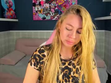 Monica Rois • squirt • 29y • From the Sky • public