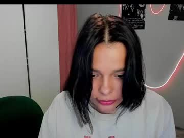 Mulatto Girl  • blonde • 0y • England, United Kingdom • public